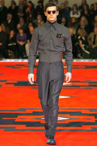 Look 10